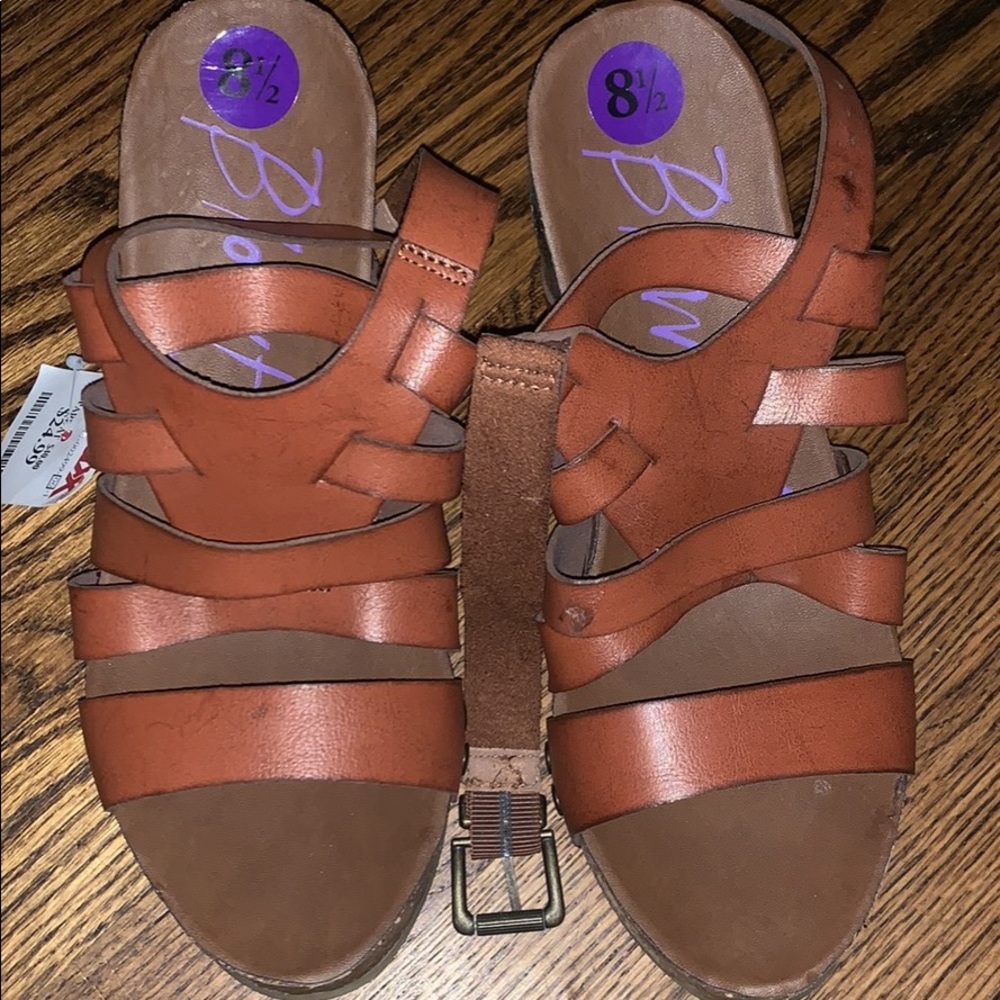 Blowfish wedge . NWT